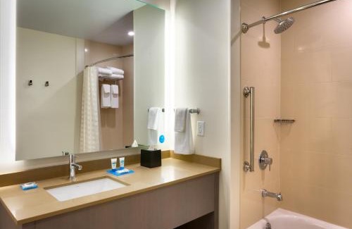 Anaheim Resort Hotel | Hyatt House at Anaheim Resort/Convention Center