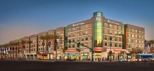 Anaheim Resort Hotel | Hyatt House at Anaheim Resort/Convention Center
