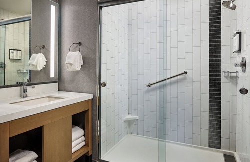 Dupont Hotel | Hyatt Place Peña Station/Denver Airport