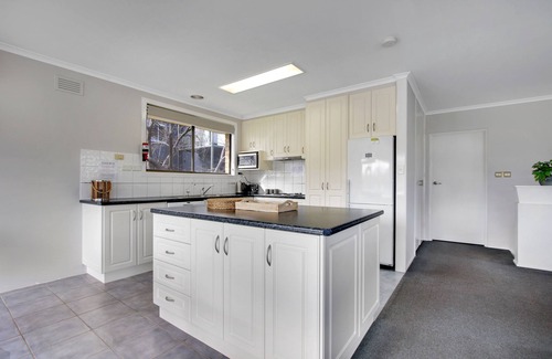 Lakes Entrance Apartment | Hybiscus Waterfront Apartments
