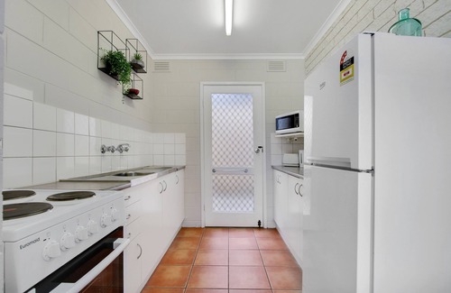 Lakes Entrance Apartment | Hybiscus Waterfront Apartments