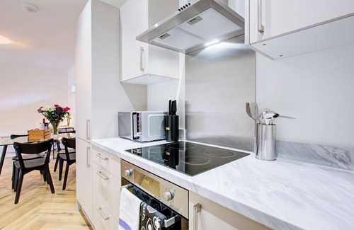 Cricket Green Apartment | Hybrid Resi - Mitcham |2 Bed Apartment