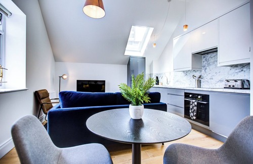 Coombe Vale Apartment | Hybrid Resi - New Malden |1 Bed Apartment