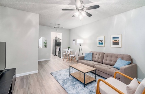 Triangle State Apartment | Hyde Park Escape