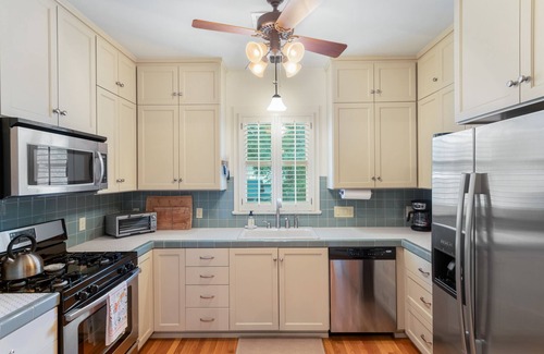 Hyde Park Apartment | Hyde Park Historic District - Close To Everything Austin Has To Offer!