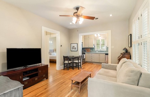 Hyde Park Apartment | Hyde Park Historic District - Close To Everything Austin Has To Offer!