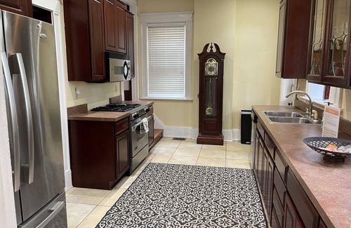 Hyde Park House | Hyde Park Home - Great Location