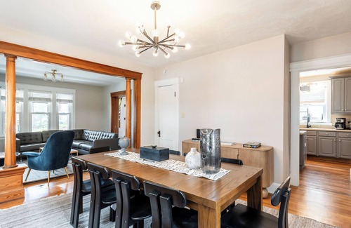 Hyde Park House | Hyde Park Lodge - Sleeps 18! Amazing home, centrally located, don't lose out!!