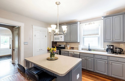Hyde Park House | Hyde Park Lodge - Sleeps 18! Amazing home, centrally located, don't lose out!!