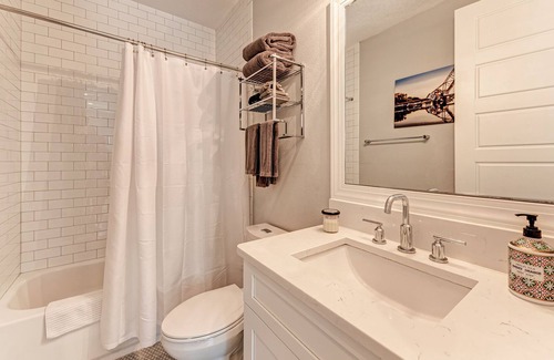 SoHo Apartment | Hyde Park/SoHo Modern Gem