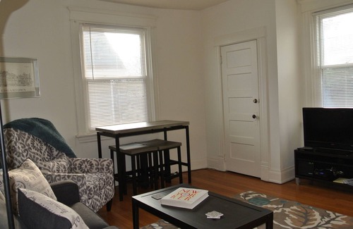 Hyde Park Apartment | Hyde Park Square Apt, 2min walk to dining/shopping, 6mi from dwtn