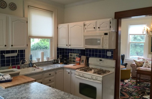 Hyde Park House | Hyde Park Square Charmer - Walkable to Restaurants and Shops