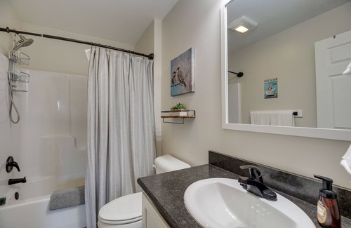 Hyde Park House | Hyde Park Vacation Rental Near 3 Ski Resorts!