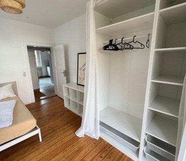 Innenstadt Apartment | HYGGE - 100qm Wohnung in bester Lage mit Parkplatz und Balkon