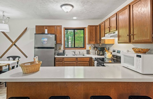 Briar Crest Woods Cabin | Hygge Home by AvantStay | Deck for Outdoor Living, Fire Pit, Game Table