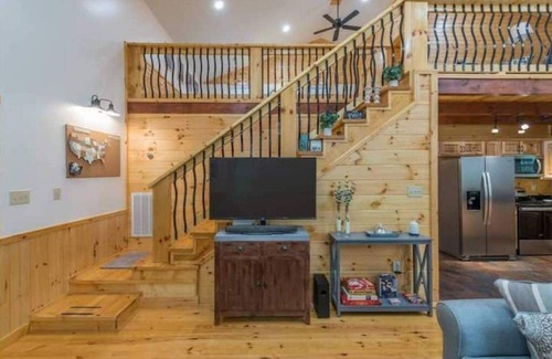 Hampton Cabin | Hygge Hus-A Hidden Getaway in the Forest