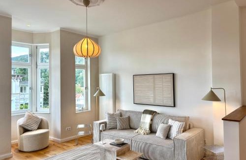 Oberdorla Apartment | HyggeLiving - NEU - Luxus Apartments in schöner Villa - Bergblick - 3 Balkone - 7 Pers - Parken - 100qm