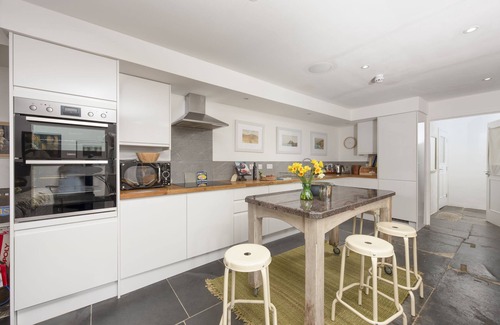 Chysauster Apartment | Hypatia Apartment - STUNNING APARTMENT. CLOSE TO BEACHES. DOG FRIENDLY