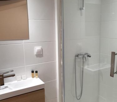 Antibes Old Town Apartment | hyper centre Antibes maison de villes 100m2 ; terrasse 20 m2