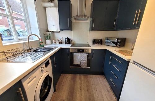 Colchester House | Hythe House - Sleeps 8 - Perfect for families and contractors