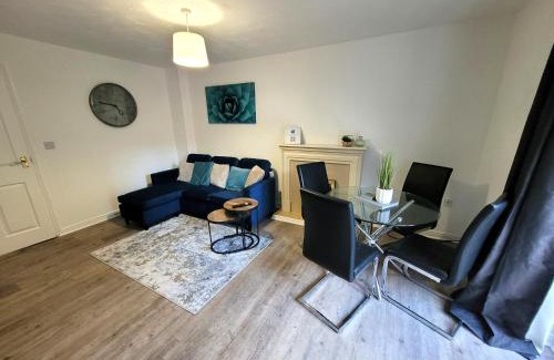 Colchester House | Hythe House - Sleeps 8 - Perfect for families and contractors