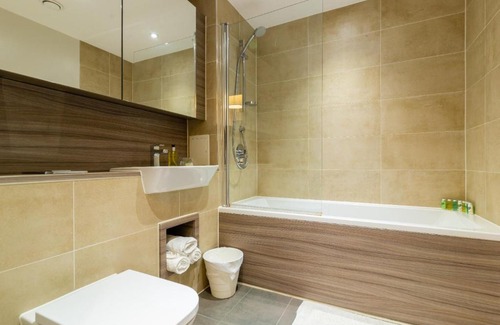 Canning Town Apartment | I AM SUITE LONDON