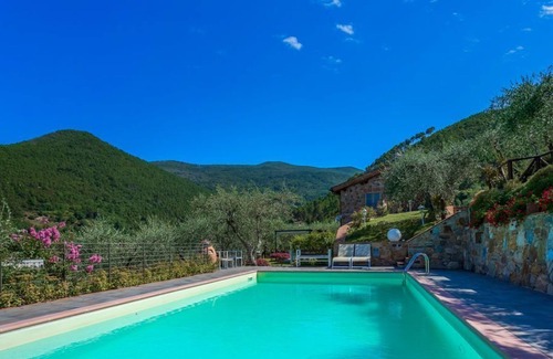 Vorno Villa | I Concari - Four Bedroom Villa, Sleeps 8