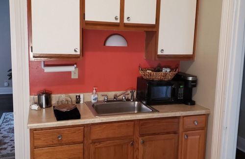 Old Louisville Apartment | I'd Stay Here! Travel Nurses, Free Off-Street Parking, Washer/Dryer in unit!