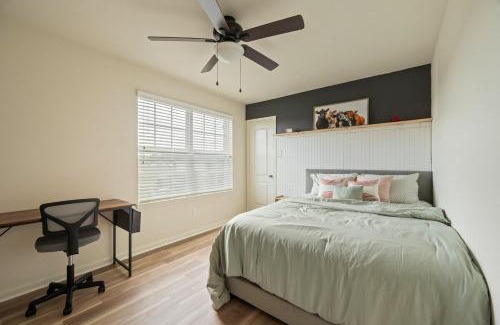 Humble House | IAH 6 Miles Spacious 5 Bedroom Home with 3 King Beds