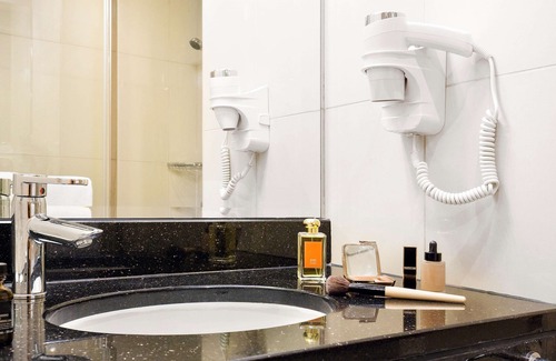Al Muraqqabat Hotel | ibis Al Rigga