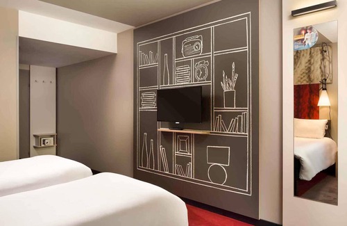 Terezvaros Hotel | ibis Budapest Heroes Square