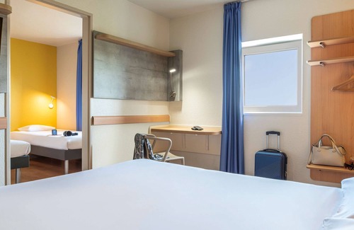 Grigny Hotel | ibis budget Grigny Centre