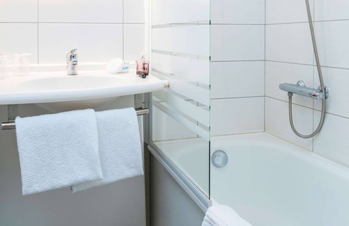 Grigny Hotel | ibis budget Grigny Centre