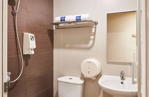 Queenstown Hotel | ibis budget Singapore West Coast
