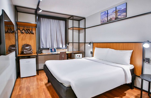 Copacabana Hotel | ibis Copacabana Posto 2 Hotel