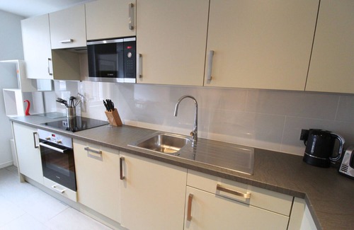 South Richmond Apartment | Ibis House 1 Bedroom | Relaxing Room in Scenic Richmond | Close to Kew Gardens