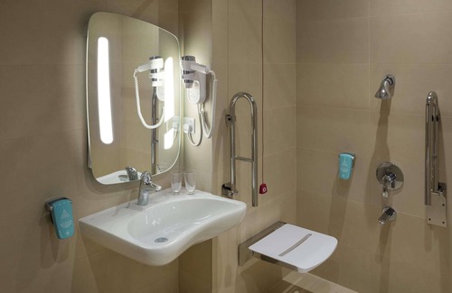 King Abdul Aziz Road Hotel | ibis Jeddah Malik Road