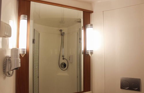 Losari Hotel | ibis Makassar City Center