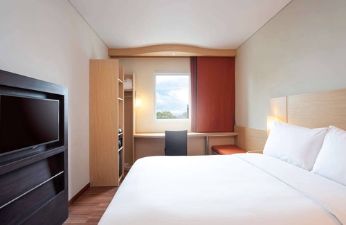 Losari Hotel | ibis Makassar City Center