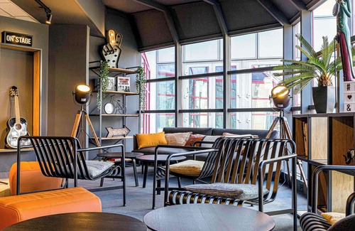 Quartier de la Boule - Champs-Pierreux Hotel | ibis Nanterre la Défense