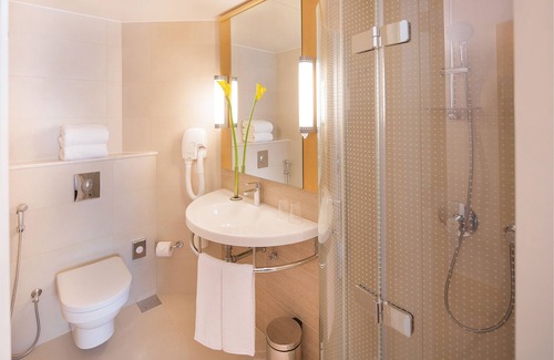 Trade Center Hotel | ibis One Central Hotel