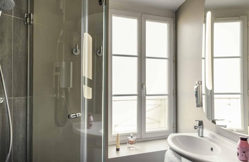 Quartier de la Folie-Mericourt Hotel | Ibis Paris Avenue De La Republique
