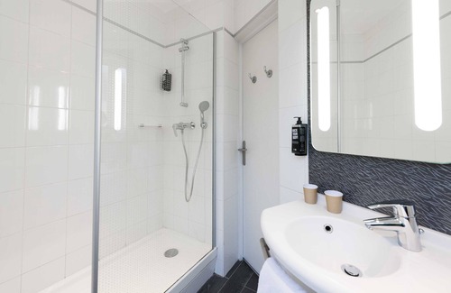 Saint-Vincent-de-Paul Hotel | ibis Paris Gare Du Nord TGV