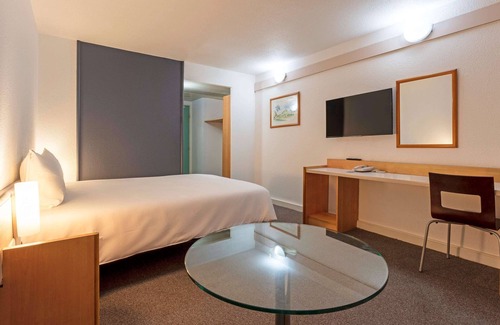 Pantin Hotel | ibis Paris Pantin Eglise