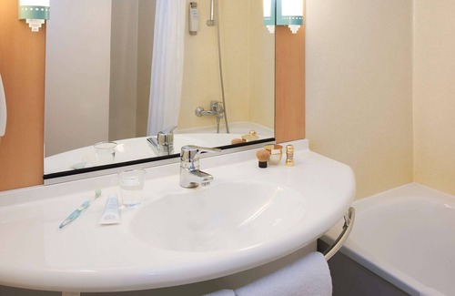 Pantin Hotel | ibis Paris Pantin Eglise