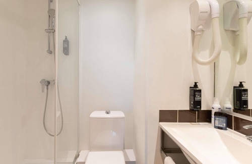 Charonne Hotel | ibis Paris Porte De Montreuil