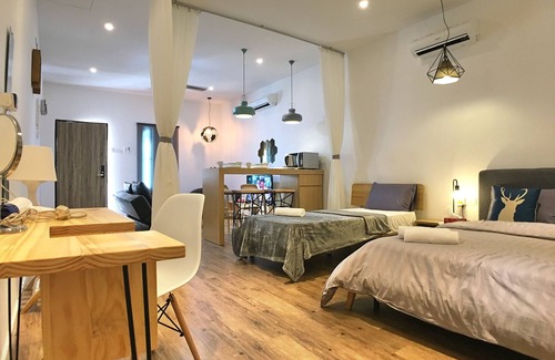 Downtown George Town House | iBook 5 - Scandinavian Suites Room