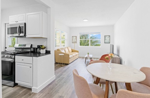 Northeast Miami Apartment | Ibyza Villas Water View