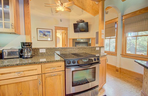 Manteo Cottage | IC3 The Wright Getaway * Dog Friendly