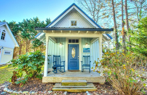 Manteo Cottage | IC3 The Wright Getaway * Dog Friendly